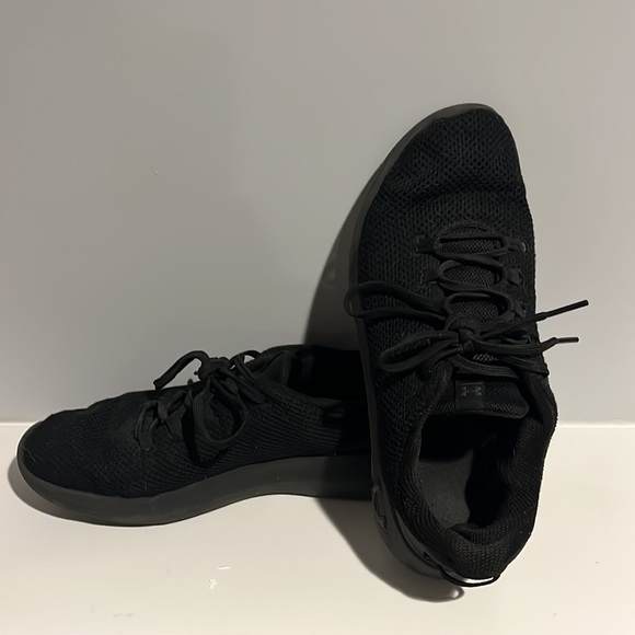 Under Armour Black Shoe - Picture 3 of 6